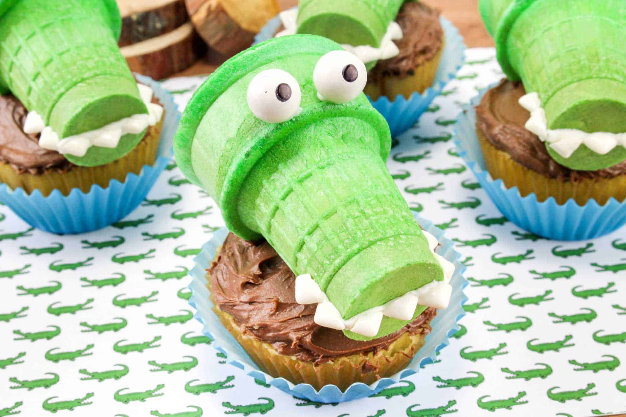 Cute Alligator Cupcake Cake!!! 💖💖... - Recipes From Heaven | Facebook