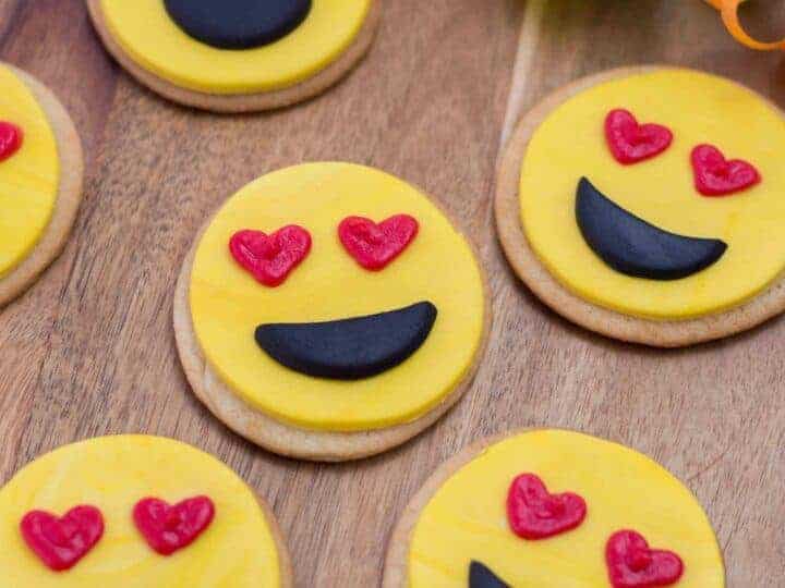 Valentine S Cookies With Smiley Emoji Heart Eyes The Inspiration Edit