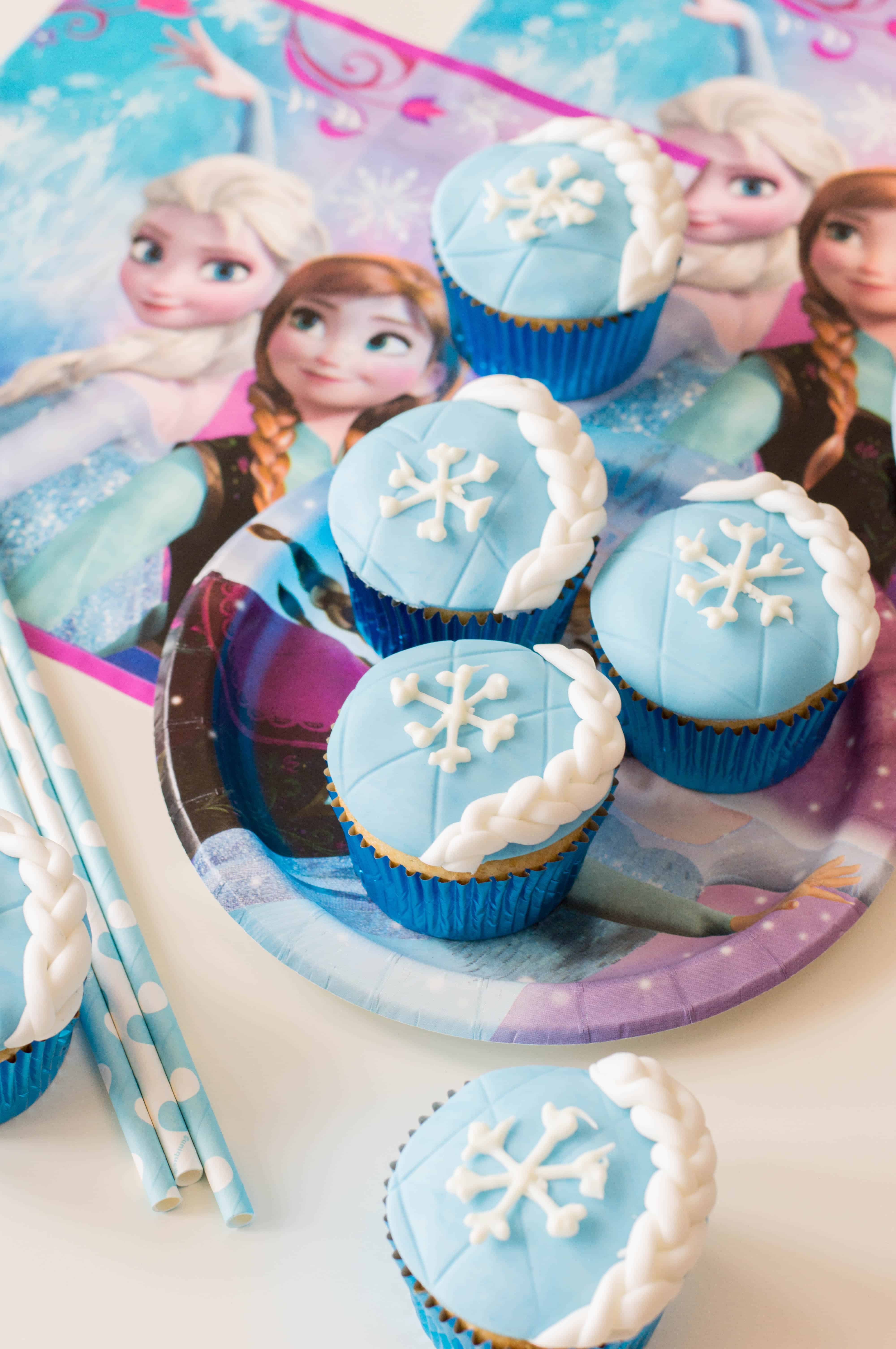 Disney Frozen Cupcakes With Elsa Hair The Inspiration Edit