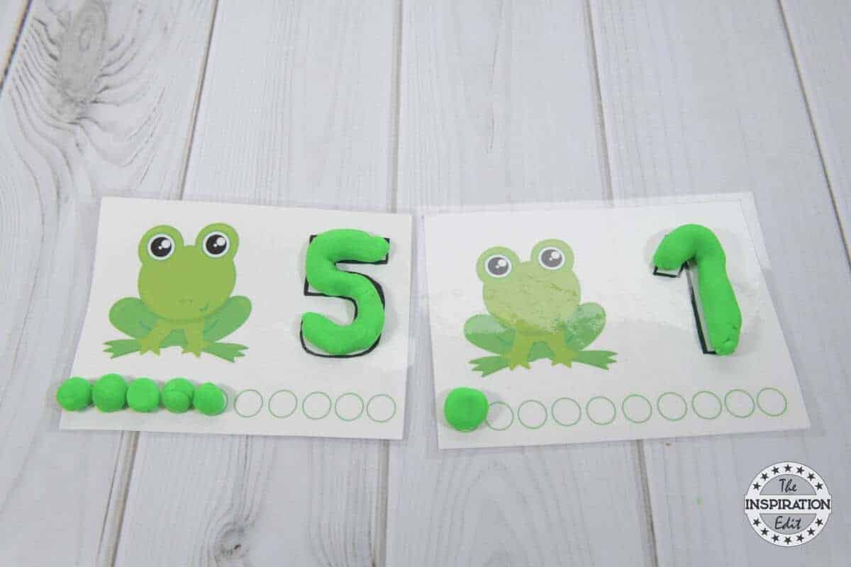Five Little Speckled Frogs featuring The Super Simple Puppets